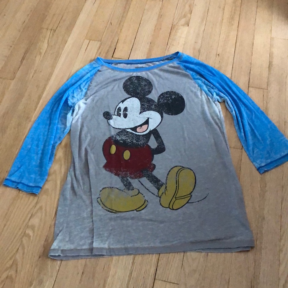 Vintage Mickey Mouse shirt.